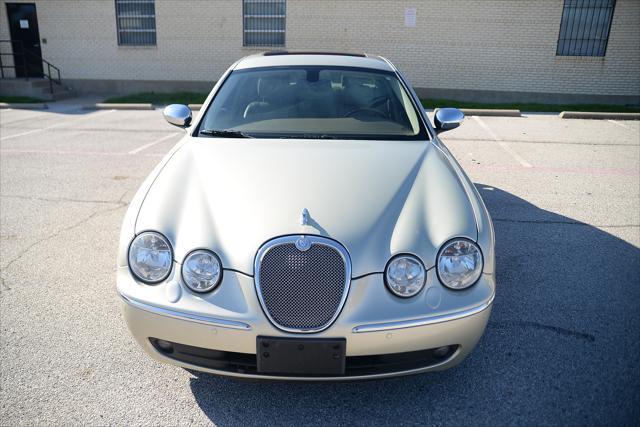 Photo of 2007 Gold Jaguar S-Type