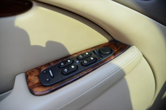 Photo of 2007 Gold Jaguar S-Type