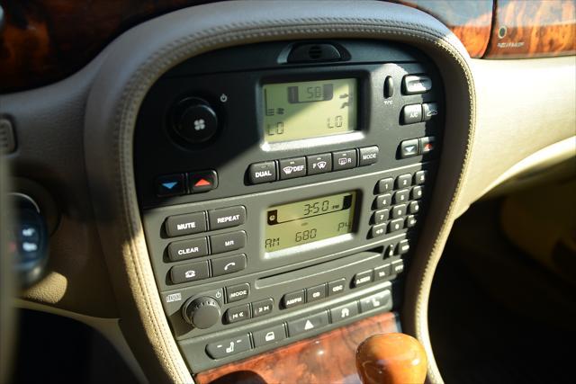 Photo of 2007 Gold Jaguar S-Type