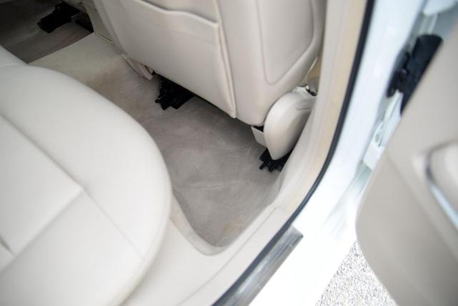 Photo of 2014 White Mercedes-Benz E-Class