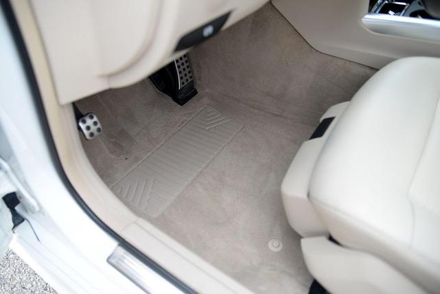 Photo of 2014 White Mercedes-Benz E-Class