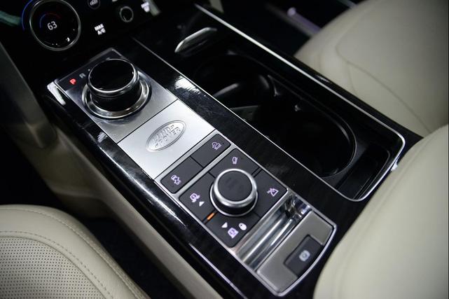Photo of 2018 White Land Rover Range Rover