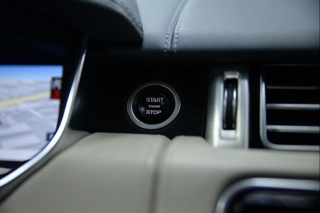 Photo of 2018 White Land Rover Range Rover