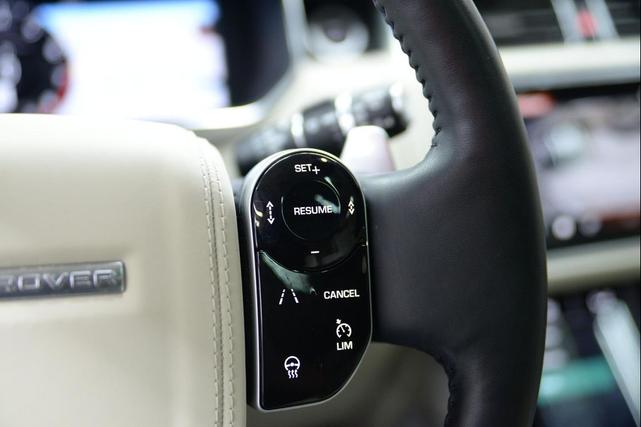 Photo of 2018 White Land Rover Range Rover