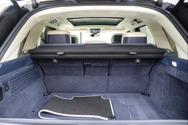 Photo of 2018 White Land Rover Range Rover