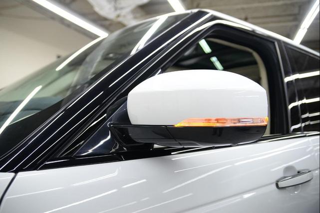Photo of 2018 White Land Rover Range Rover