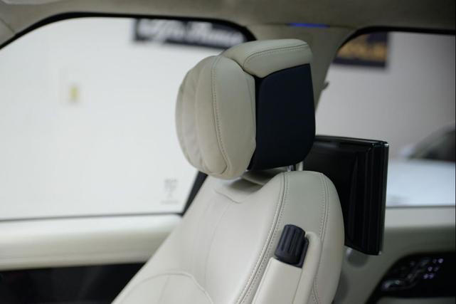 Photo of 2018 White Land Rover Range Rover