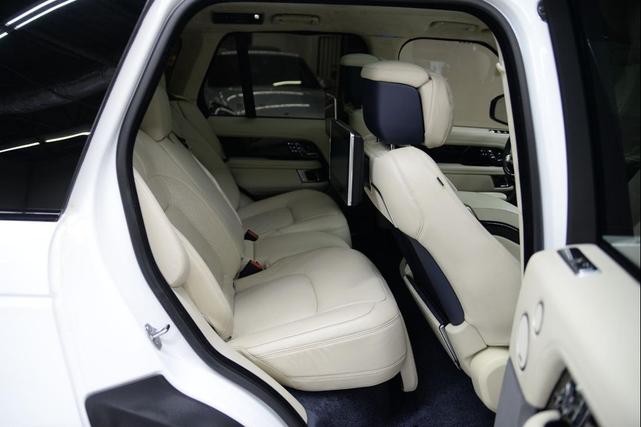 Photo of 2018 White Land Rover Range Rover