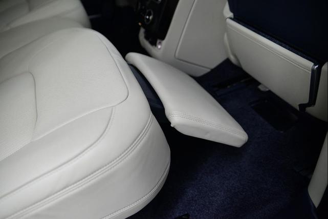Photo of 2018 White Land Rover Range Rover
