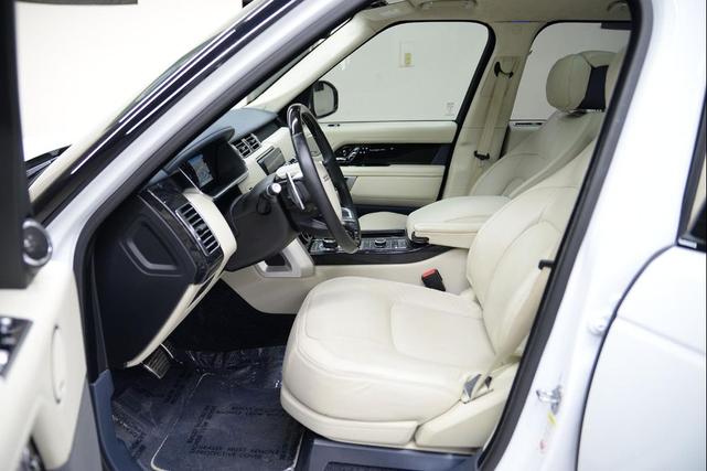 Photo of 2018 White Land Rover Range Rover