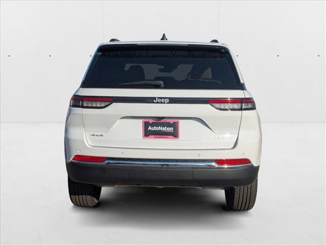 Photo of 2025 Bright White Clearcoat Jeep Grand Cherokee