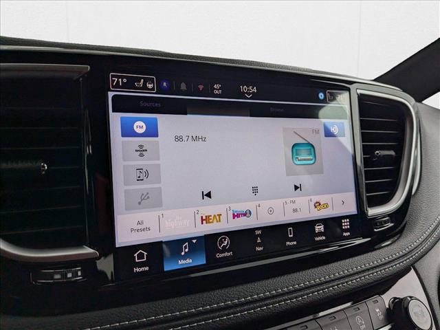 Photo of 2025 Ceramic Gray Clearcoat Chrysler Pacifica