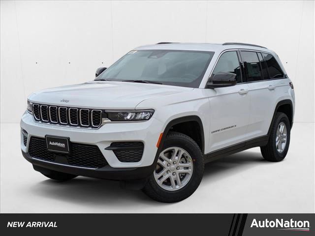 Photo of 2025 Bright White Clearcoat Jeep Grand Cherokee
