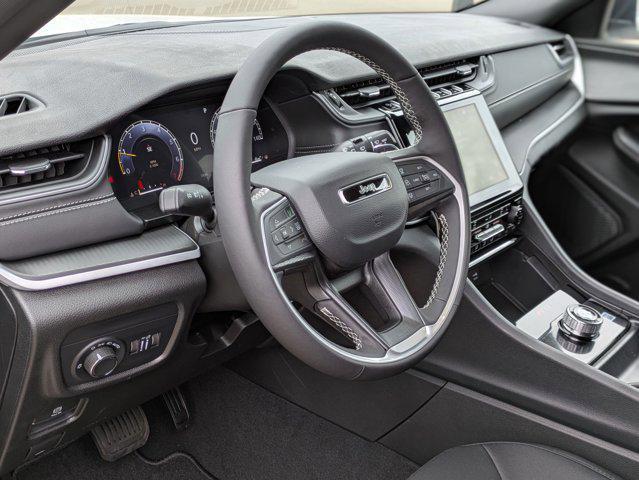 Photo of 2025 Bright White Clearcoat Jeep Grand Cherokee