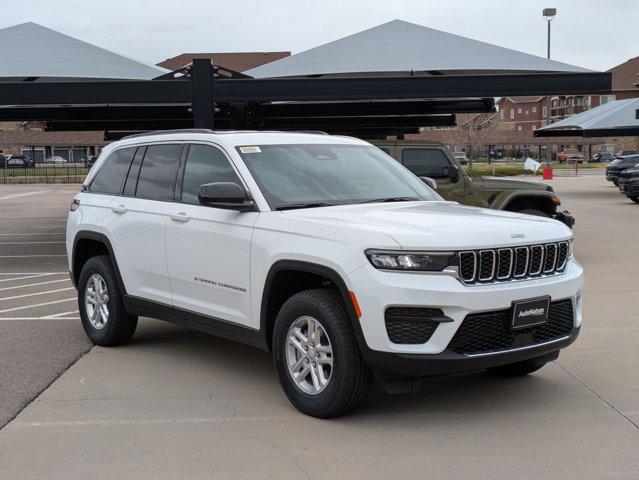 Photo of 2025 Bright White Clearcoat Jeep Grand Cherokee