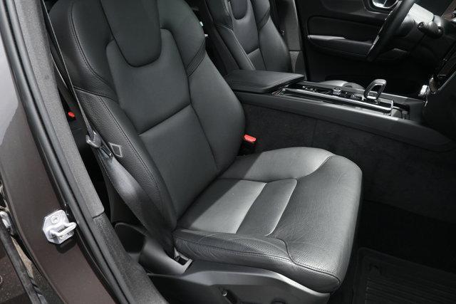 Photo of 2022 Platinum Grey Metallic Volvo XC60