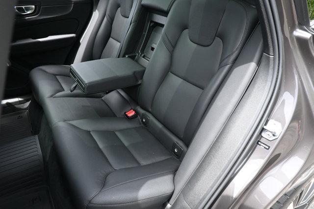 Photo of 2022 Platinum Grey Metallic Volvo XC60