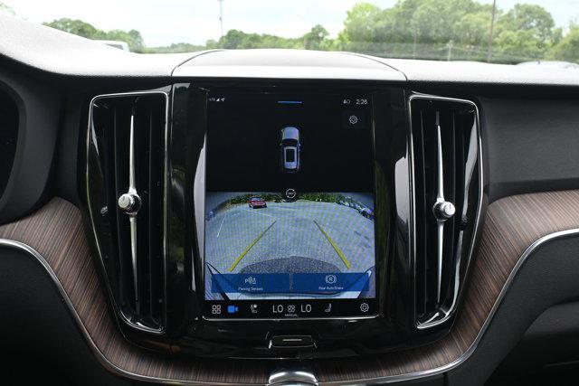Photo of 2022 Platinum Grey Metallic Volvo XC60