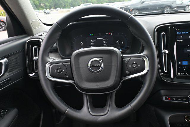Photo of 2025 Onyx Black Metallic Volvo XC40