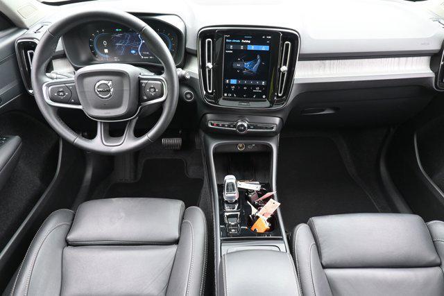 Photo of 2025 Onyx Black Metallic Volvo XC40