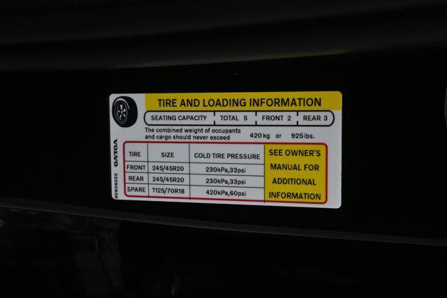 Photo of 2025 Onyx Black Metallic Volvo XC40
