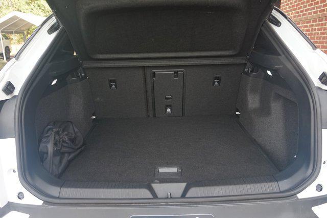 Photo of 2021 Glacier White Metallic Volkswagen ID.4