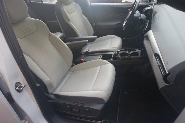 Photo of 2021 Glacier White Metallic Volkswagen ID.4