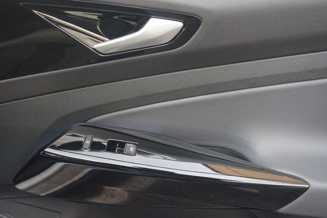 Photo of 2021 Glacier White Metallic Volkswagen ID.4