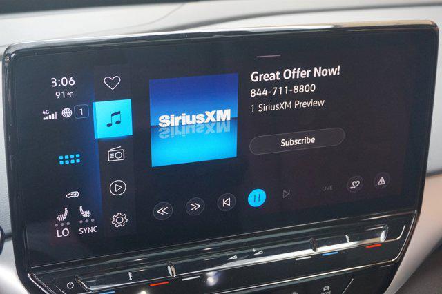 Photo of 2021 Glacier White Metallic Volkswagen ID.4