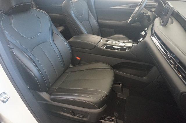 Photo of 2022 Majestic White INFINITI QX60