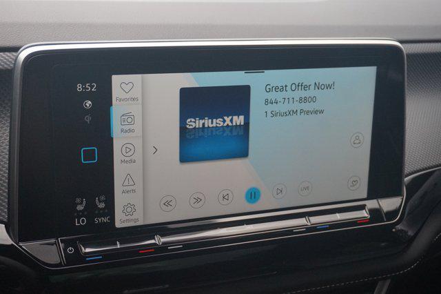 Photo of 2024 Platinum Gray Metallic Volkswagen Atlas Cross Sport