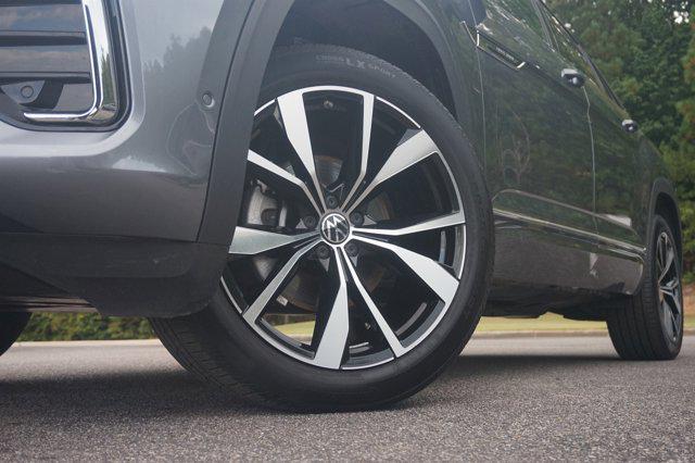 Photo of 2024 Platinum Gray Metallic Volkswagen Atlas Cross Sport