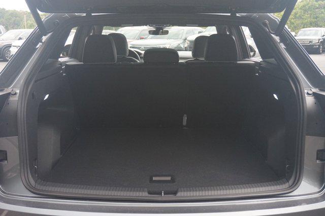 Photo of 2024 Platinum Gray Metallic Volkswagen Atlas Cross Sport