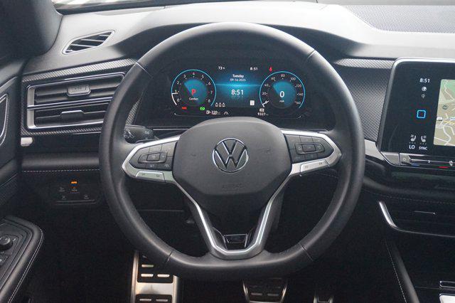 Photo of 2024 Platinum Gray Metallic Volkswagen Atlas Cross Sport