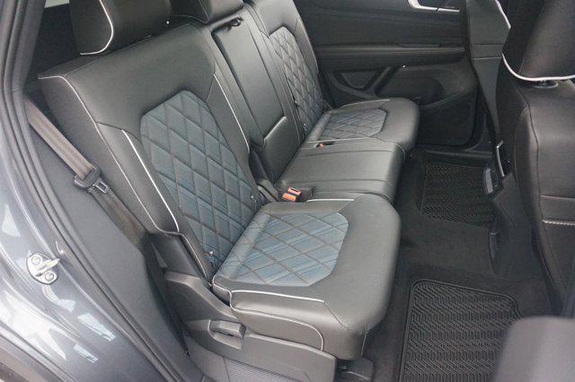 Photo of 2024 Platinum Gray Metallic Volkswagen Atlas Cross Sport