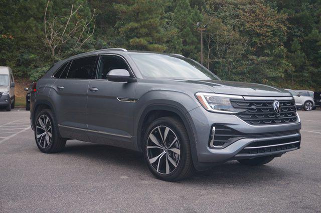 Photo of 2024 Platinum Gray Metallic Volkswagen Atlas Cross Sport