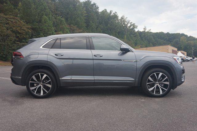 Photo of 2024 Platinum Gray Metallic Volkswagen Atlas Cross Sport