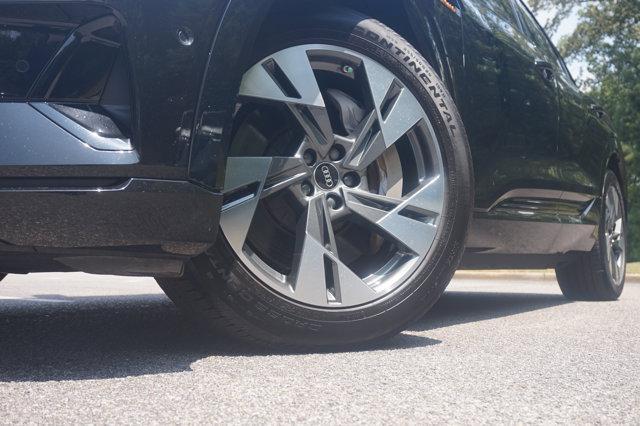 Photo of 2022 Mythos Black Metallic Audi e-tron
