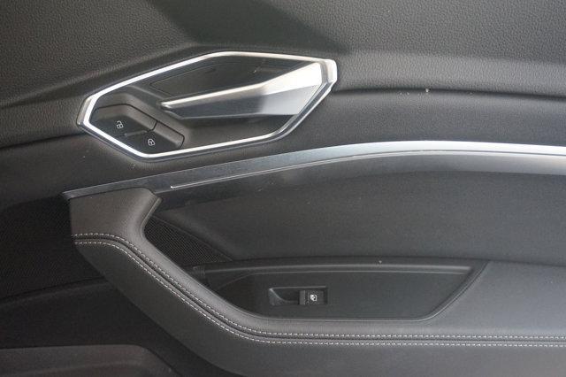 Photo of 2022 Mythos Black Metallic Audi e-tron