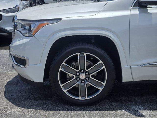 Photo of 2018 White Frost Tri-Coat GMC Acadia