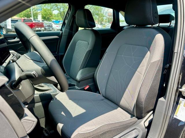 Photo of 2025 Deep Black Pearl Effect Volkswagen Jetta