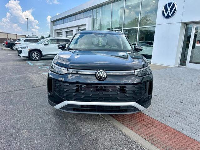 Photo of 2025 Deep Black Pearl Effect Volkswagen Tiguan