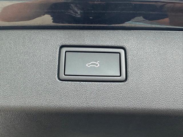 Photo of 2025 Deep Black Pearl Effect Volkswagen Tiguan