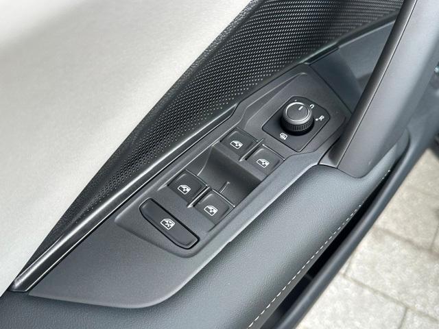 Photo of 2025 Deep Black Pearl Effect Volkswagen Tiguan
