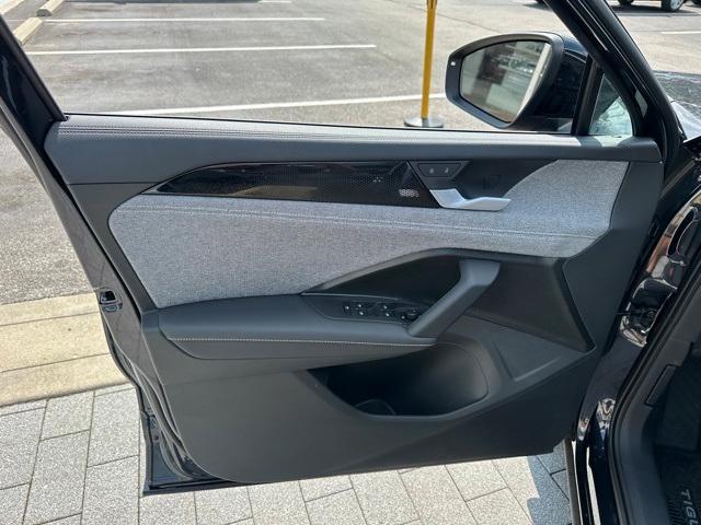 Photo of 2025 Deep Black Pearl Effect Volkswagen Tiguan