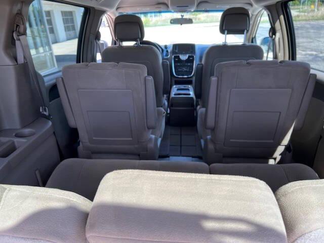 Photo of 2011 White Gold Clearcoat Chrysler Town & Country