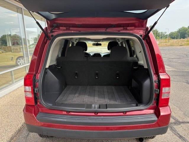 Photo of 2015 Deep Cherry Red Crystal Pearlcoat Jeep Patriot