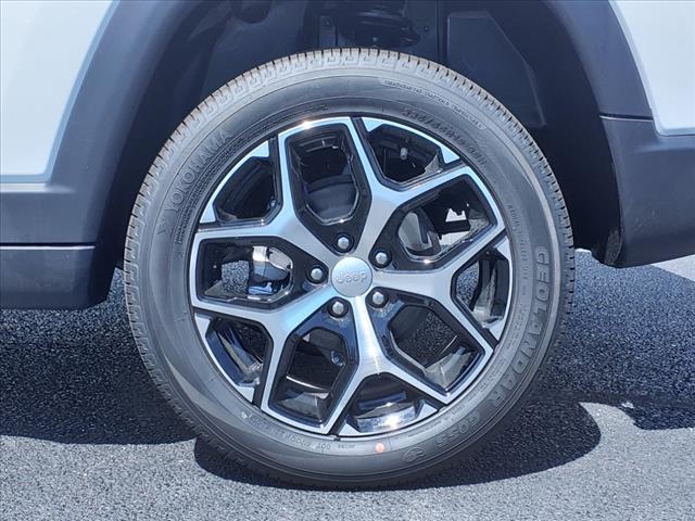 Photo of 2024 Bright White Clearcoat Jeep Compass