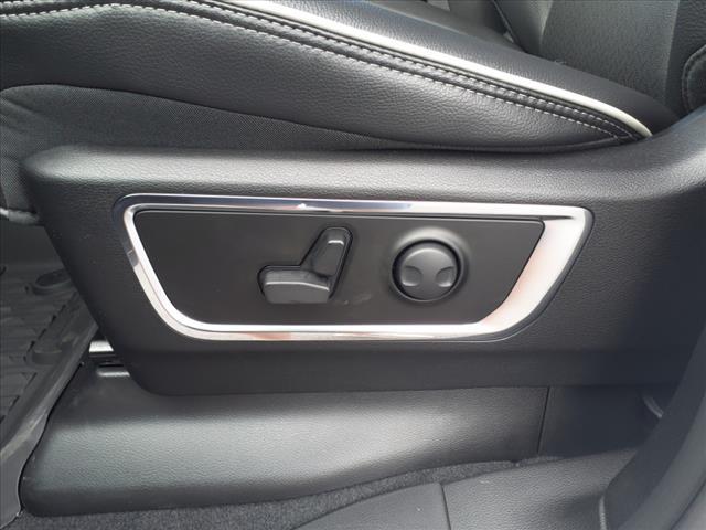 Photo of 2025 Bright White Clearcoat RAM 1500