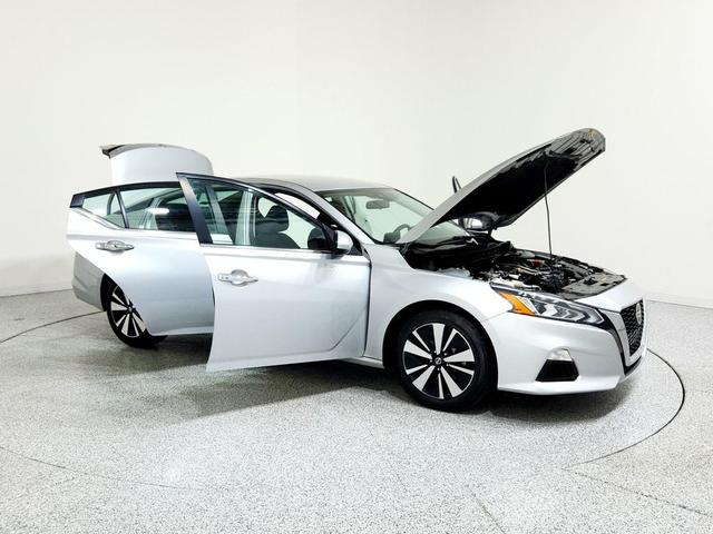 Photo of 2022 Brilliant Silver Metallic Nissan Altima